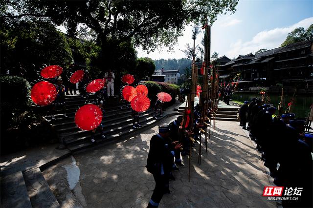 【每日一图@湖南】在通道皇都侗文化村，遇见最炫民族风村庆