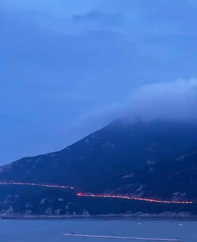 大堵车，4小时车程开了7个多小时！上海人自驾去外地吃蟹，吐槽“价格不比家门口便宜”