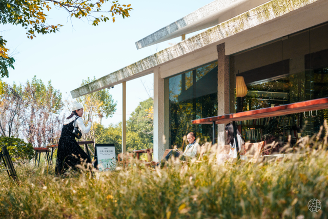 降温了，躲进东湖暖咖，独享封神秋景！