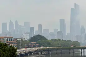 雾气蒙蒙，广州个别地方逼近回南天临界点图片