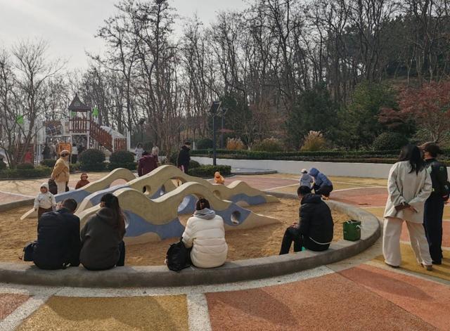 周末，游山人气旺！