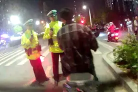 小伙被领导请吃饭，帮领导叫了代驾，自己却醉驾被查图片