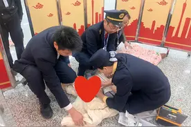 先天性心脏病乘客地铁晕倒，救命神器AED帮大忙图片