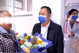 暖心！爷爷突发脑梗转危为安 在病房度过83岁生日图片