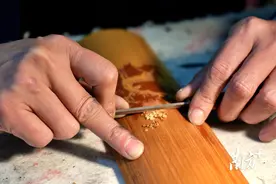 多图｜刀作画笔竹为纸，竹刻匠人黎欣手刻大千世界图片