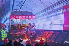 东莞地铁1号线一期工程全线“轨通”！年底将迎首列车下线图片