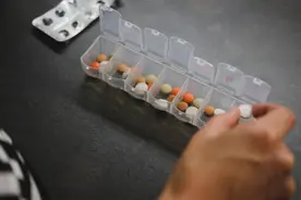 自行服药后高血压变低血压 医生提醒老年人多重用药务必谨慎图片