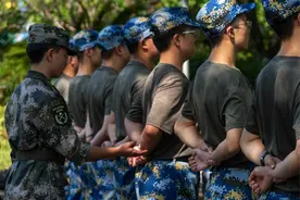 一个人能走得远，一群人一起能走得更远 上海交大新生军训进行时图片