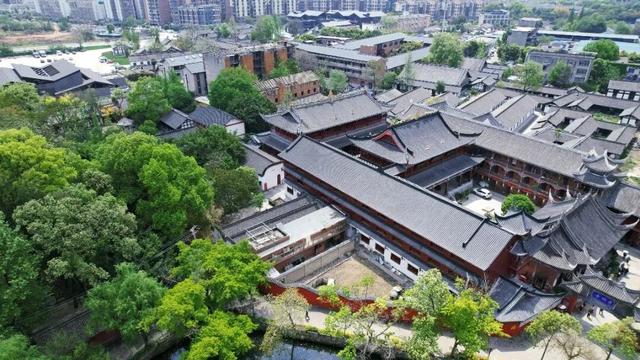 三联生活周刊：何处不城厢，最忆是成都
