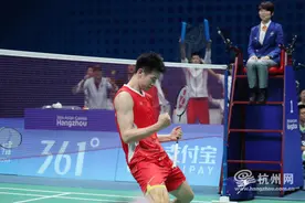 绝境大逆转！中国羽毛球男队3比2战胜印度队，摘得亚运会金牌！图片