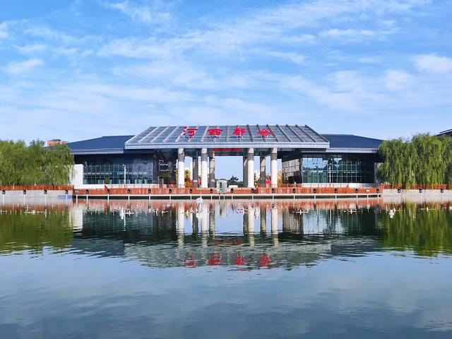 组图丨秋阳漫洒水光秀 飞燕湖畔尽斑斓