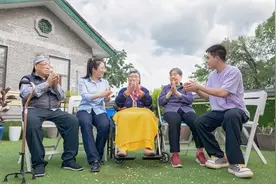 养老服务业为何开始吸引年轻人图片