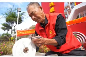 吉林好人·引领风尚｜捐出捡破烂换来的19万元、义务修鞋4万多双……范恩武坚持做好居民的“服务员”图片