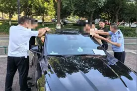 益阳一男子取款20万元却说不出用途，银行工作人员赶紧报警！图片