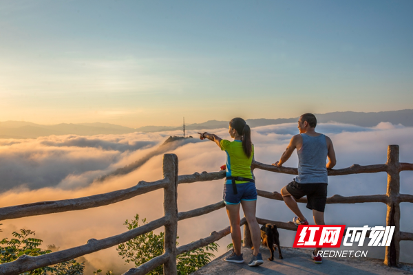云海为幕，日出为笔，邂逅洪江古商城的极致浪漫