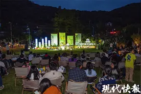 美景与歌谣的浪漫邂逅，连云港这场“湖边星光音乐会”美妙上演图片