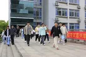 浙江专升本考试报考人数十年来首次下降，本科学历不香了？图片