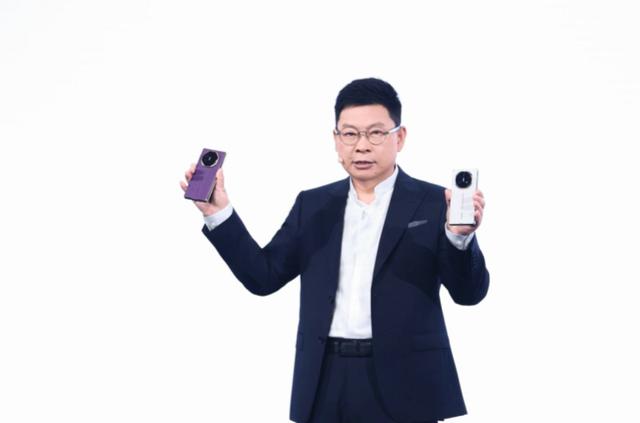 华为新一代三折叠手机起售价降2000