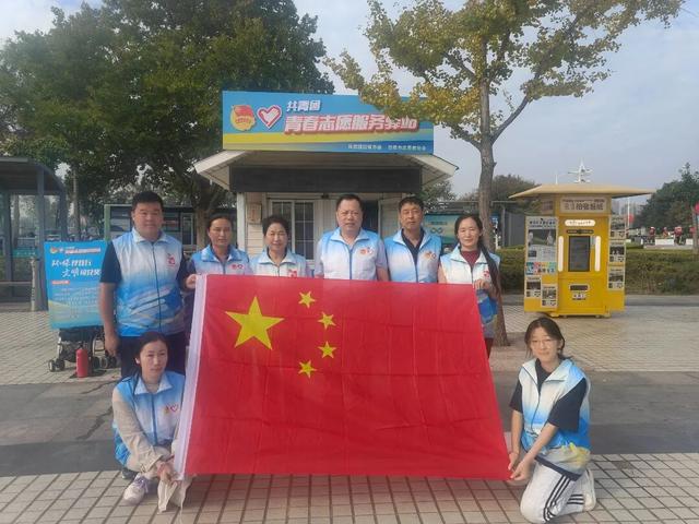 这抹“志愿蓝”，国庆假期里景区最暖风景线！