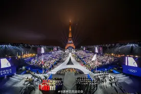巴黎奥运会开幕！中国红闪耀塞纳河！主火炬这样点燃→图片