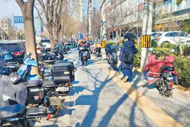 人行道人车混行步步惊心图片
