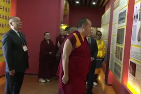 班禅额尔德尼•确吉杰布在佛协西藏分会日常履职办公并在拉萨开展佛事活动视频封面