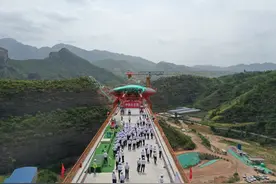 西十高铁施工现场迎来大商务管理观摩团图片