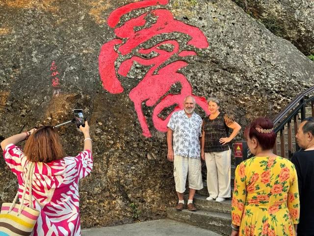 最近的三亚，俄罗斯人快比东北人还多了