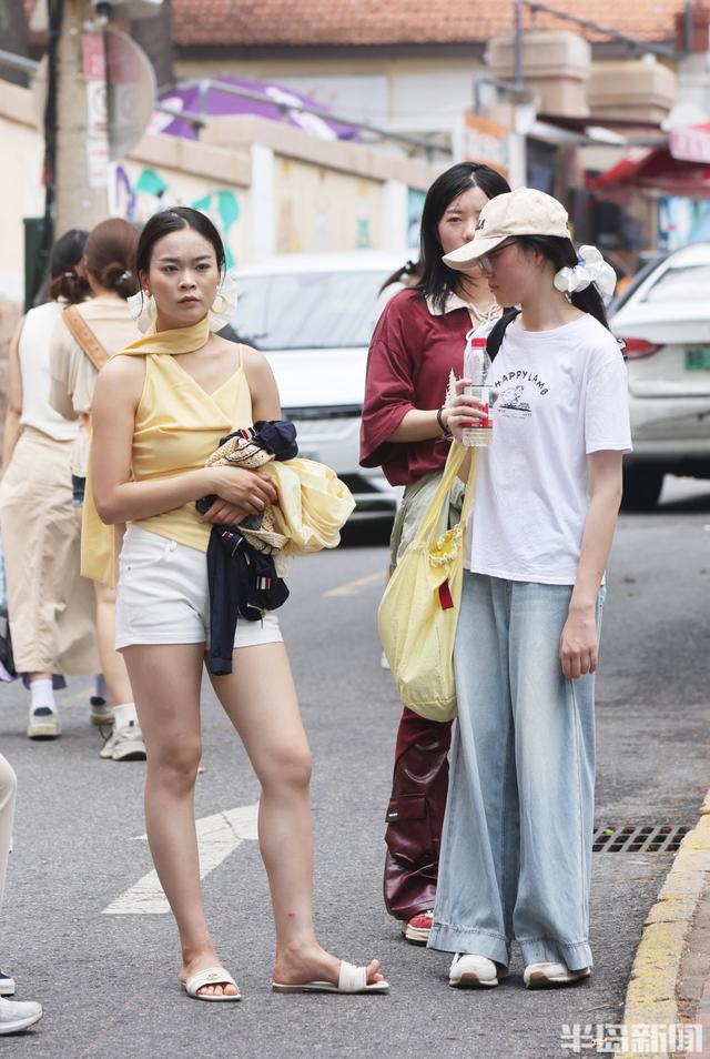 漫步龙江路漫画街，邂逅童趣与风情