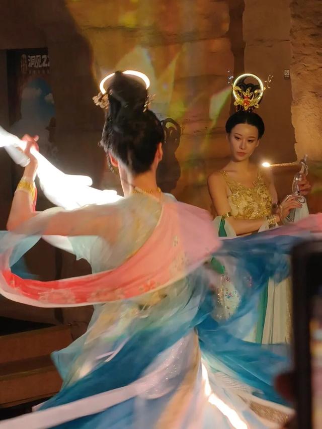 看不过来了！丝路光影、乐舞妙音、大漠市集、童话雾森、草坪Live秀……“闪亮·上海 静安光影季”点位提前剧透→