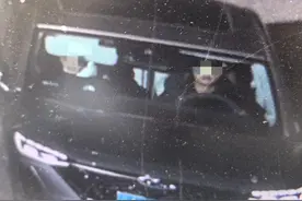 两未成年人偷开他人车辆过“车瘾”，车技不佳撞树后弃车逃跑，家长赔偿损失图片