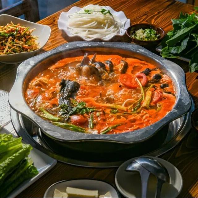 璀璨无比！龙庆峡冰灯今天正式开门迎客 | 周末京郊微度假