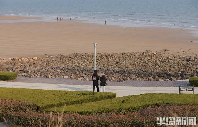 冬日暖阳映海滨