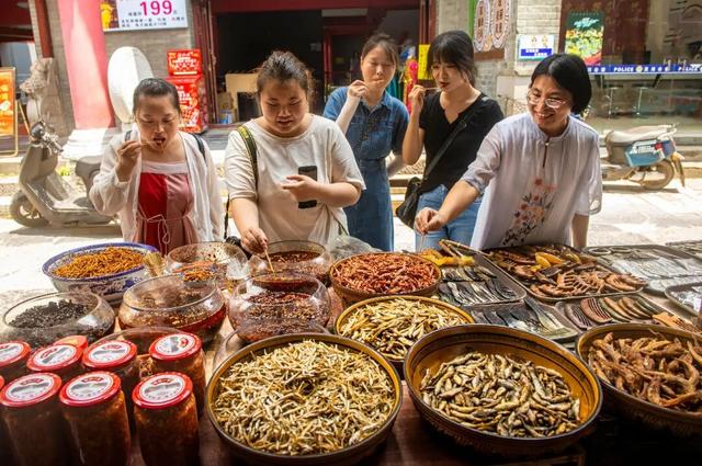 千年银杏韵，金黄满地诗，金色海洋游玩攻略来了！