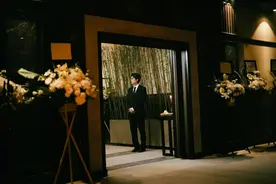 骨灰盒要挑粉色的，寿衣当OOTD？年轻人的生死观究竟是什么图片