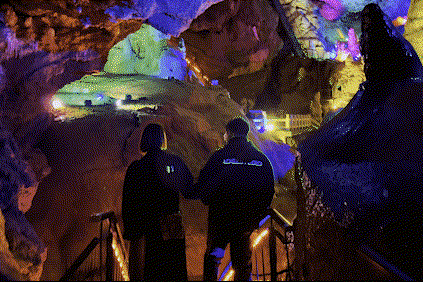 “洛阳怎么一下雪，就封神。”