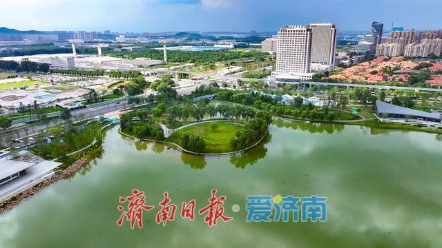 彩虹湖畔，蓝天白云绘就诗意生态画卷