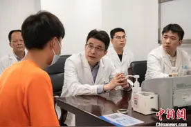 颈椎损伤或不可逆 专家：“脖子僵硬”小信号勿忽视图片