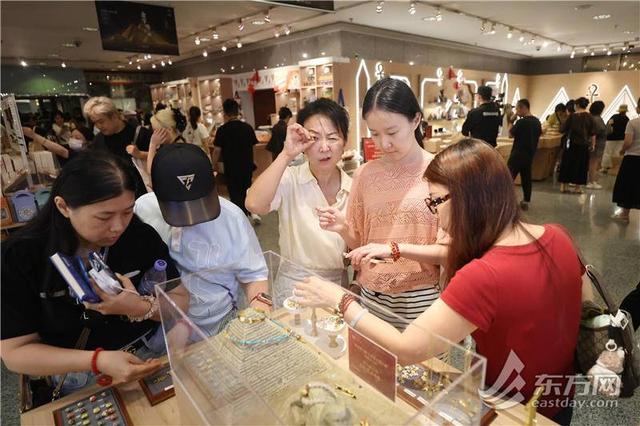 直击上博“168小时嘉年华”首日！夜场票已全部售罄 | 组图