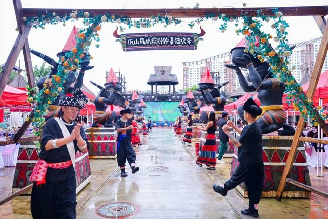 佤王宴为四方宾朋洗尘 民族打跳蹦出最炫民族风