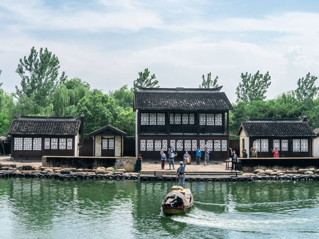 ️阳澄湖挤爆？这个核心产蟹区才真香！蟹宴限时6折！客房3折特惠！送免费住宿惊喜