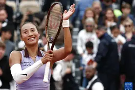 郑钦文直落两盘击败阿朗戈 晋级法网女单32强图片