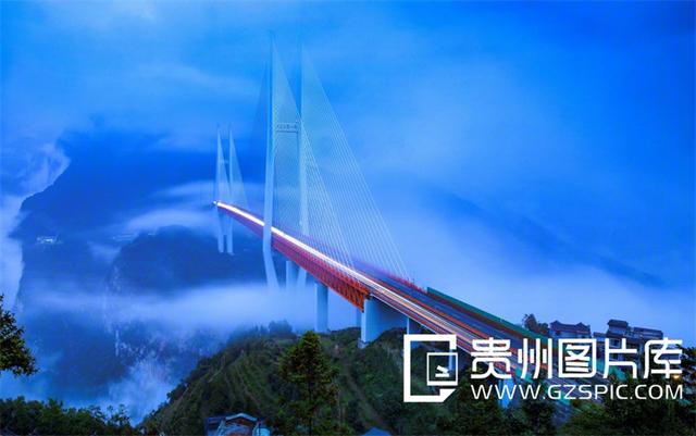 壮哉！地球裂缝之上一个大写的“一”