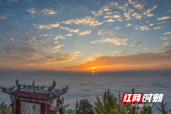 云海为幕，日出为笔，邂逅洪江古商城的极致浪漫