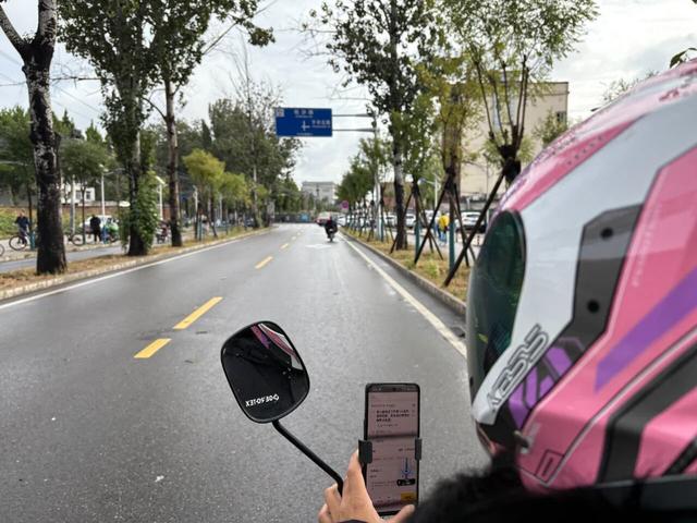 一位北京女骑手的双重生活：我不愿活成我母亲那样