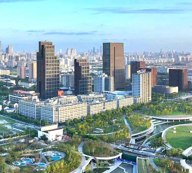 城市律动与产业脉动交融：TOP中央公园音乐嘉年华点亮普陀未来天际线