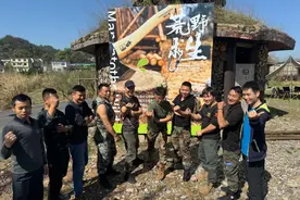 张家界举办首届中国极限荒野生存大师赛图片