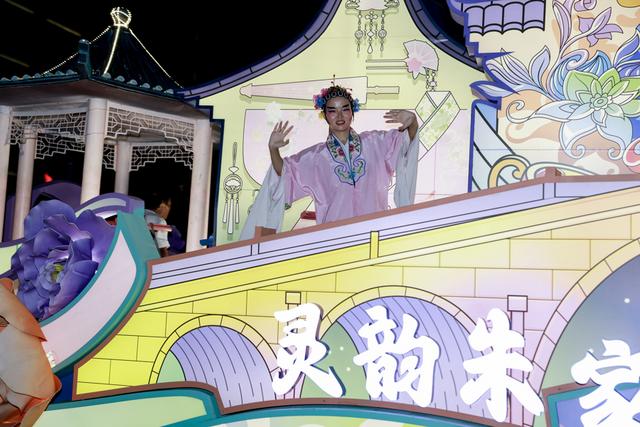 上海旅游节花车来临港啦，这么美！