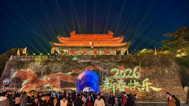 科技点亮古城夜色