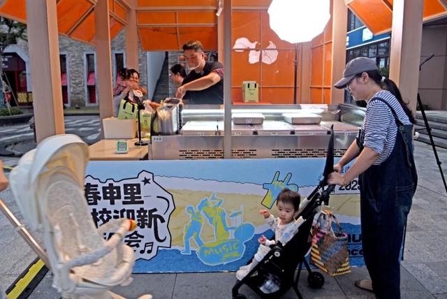 淮南：夜炫春申里